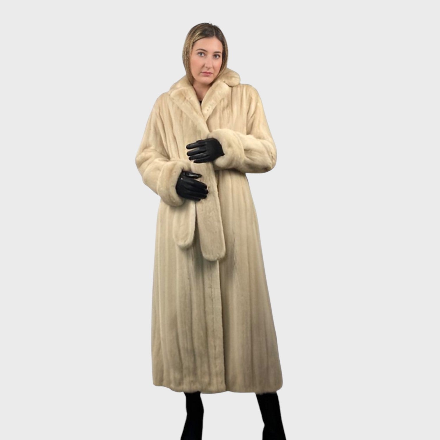 WOMEN'S NATURAL BLUSH FEMALE MINK COAT