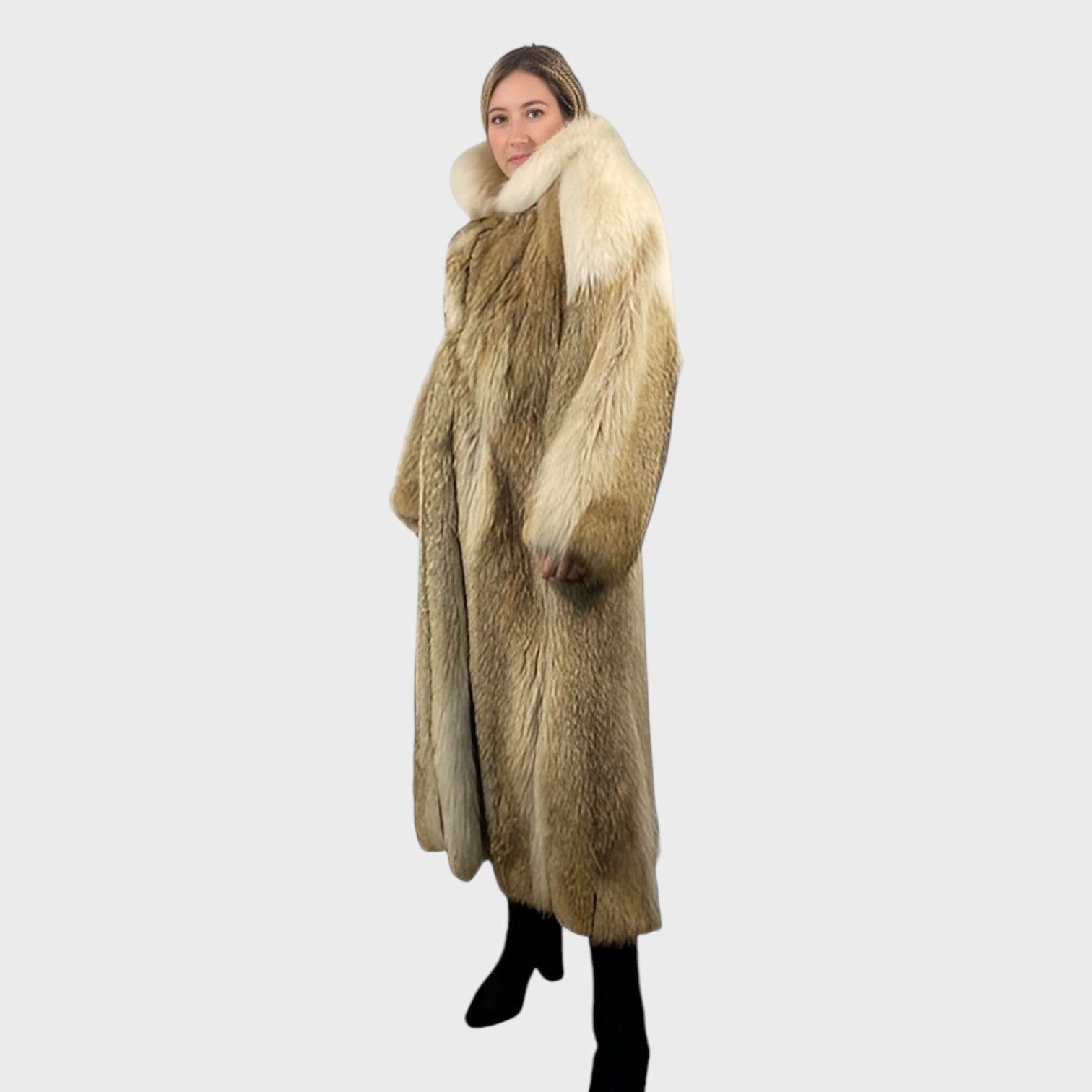 WOMEN'S COYOTE COAT AND SHADOW FOX