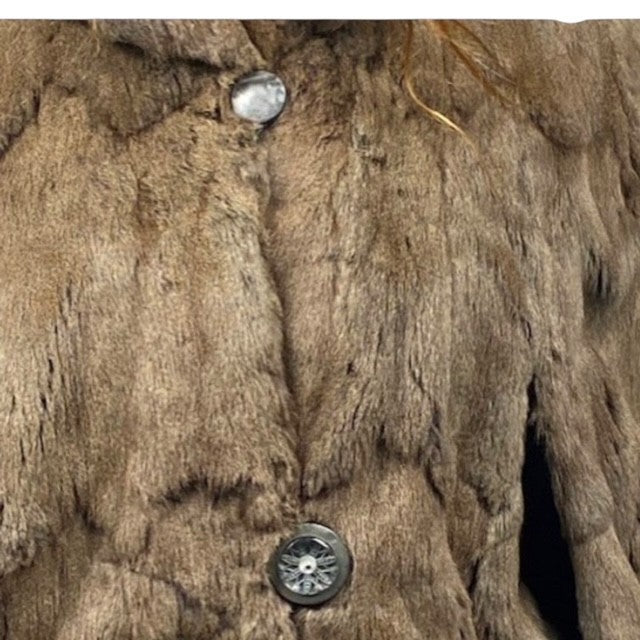 WOMEN'S NATURAL GREY SQUIRREL CAPE